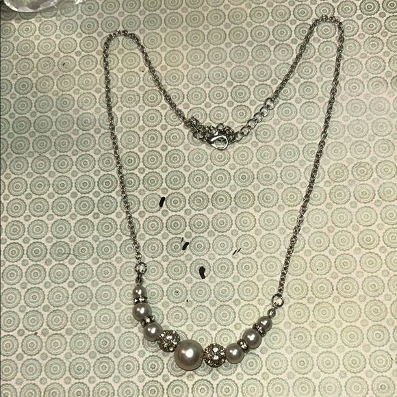 Elegant Silver Pearl Necklace - Picture 1 of 3
